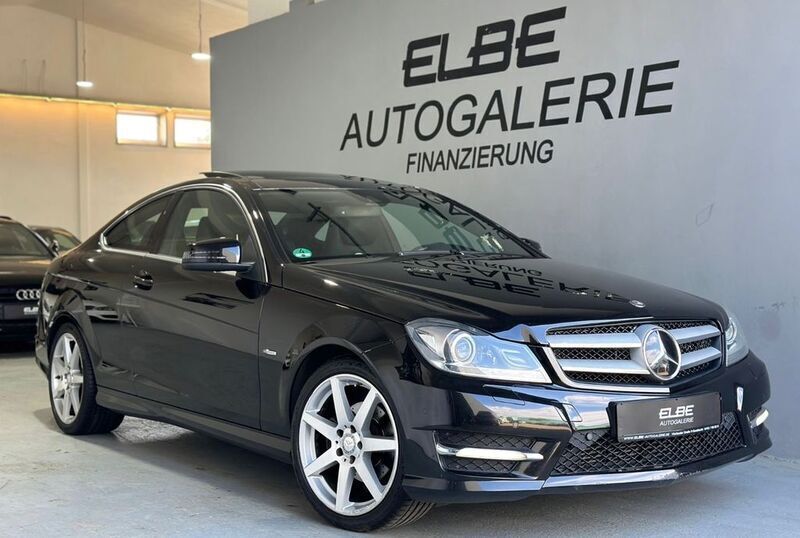 Schwarz Gebraucht 2011 Mercedes C220 AMG line Coupé | 14.900 € (Teuer) - Bild 1/4