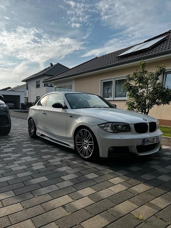 Weiß Gebraucht 2007 BMW 123 Coupé M Sport Coupé | 7.900 € (Teuer) - Bild 1/4
