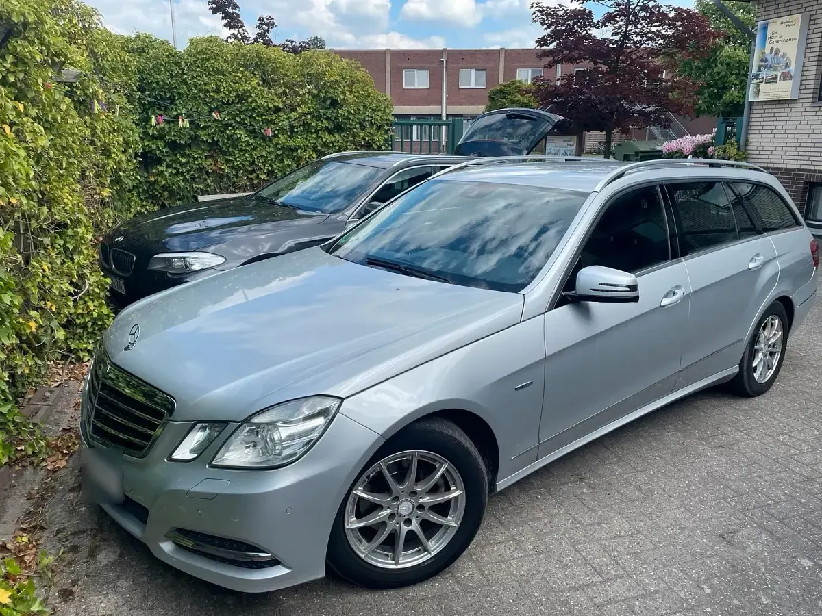 Gebraucht Mercedes E220 170 PS (125 kW) 2011 Silber Kombi