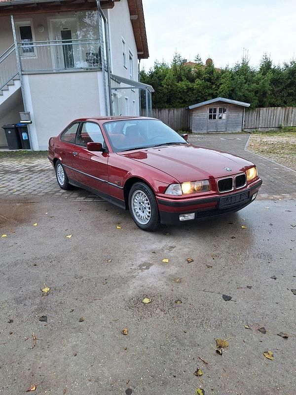 Rot Gebraucht 1994 BMW 318 Limousine | 4.200 € - Bild 1/4