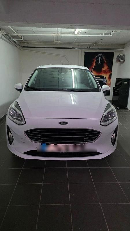 Weiß Gebraucht 2019 Ford Fiesta Titanium Kleinwagen | 9.500 € (Fairer Preis) - Bild 1/4