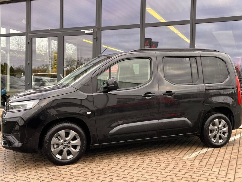 Schwarz Neu 2025 Opel Combo Life Basis Van / Kleinbus | 25.900 € (Fairer Preis) - Bild 1/4