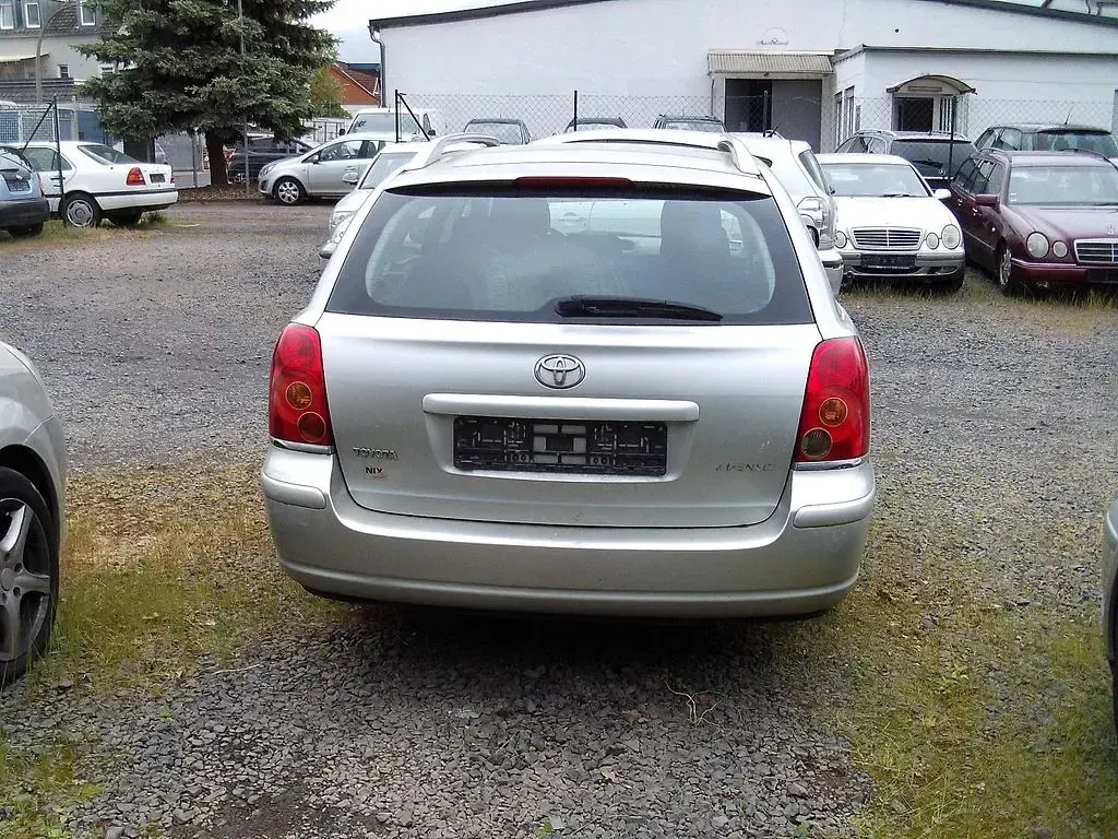 Gebraucht Toyota Avensis Sol 129 PS (94 kW) 2005 Silber Kombi