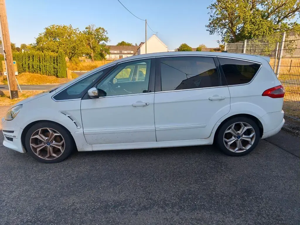 Gebraucht Ford S-MAX Titanium S 163 PS (119 kW) 2014 Weiß Van / Kleinbus
