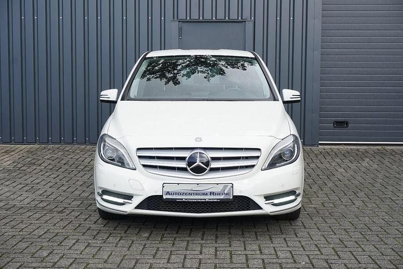 Gebraucht Mercedes B180 122 PS (89 kW) 2011 Weiß Van / Kleinbus