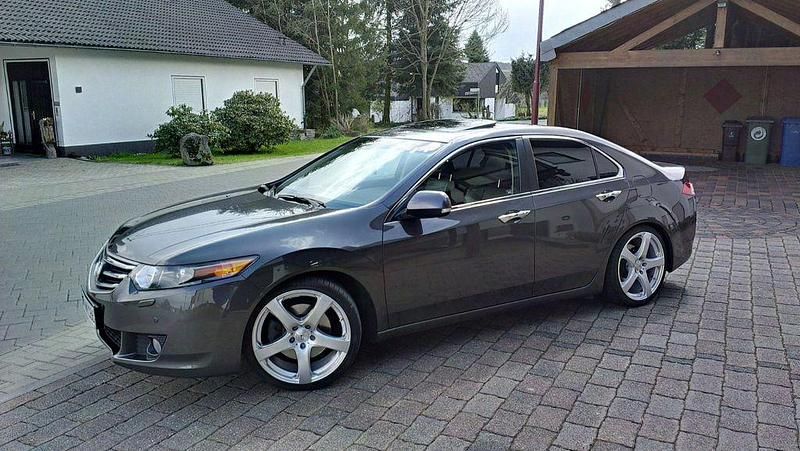 Grau Gebraucht 2010 Honda Accord Executive Limousine | 5.500 € (Superpreis) - Bild 1/4