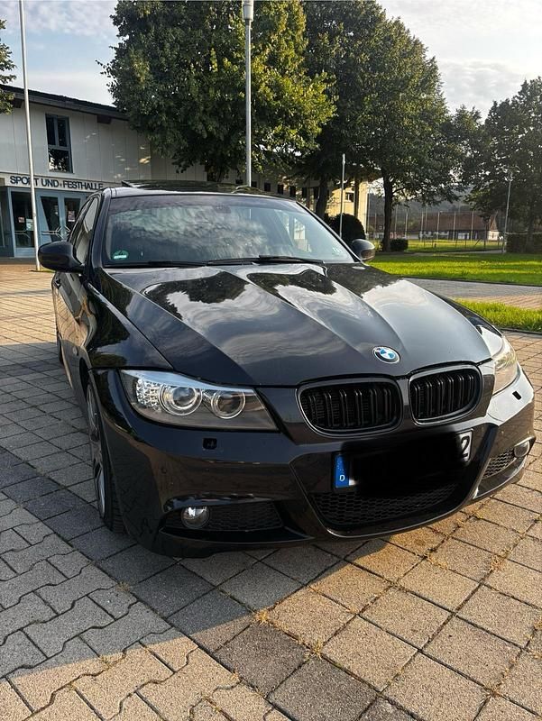 Schwarz Gebraucht 2011 BMW 320 M Sport Limousine | 7.400 € (Fairer Preis) - Bild 1/4