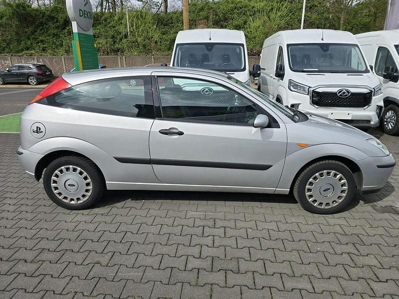 Second-hand Ford Focus Ambiente 101 CP (74 kW) 2004 Gri Berlinǎ
