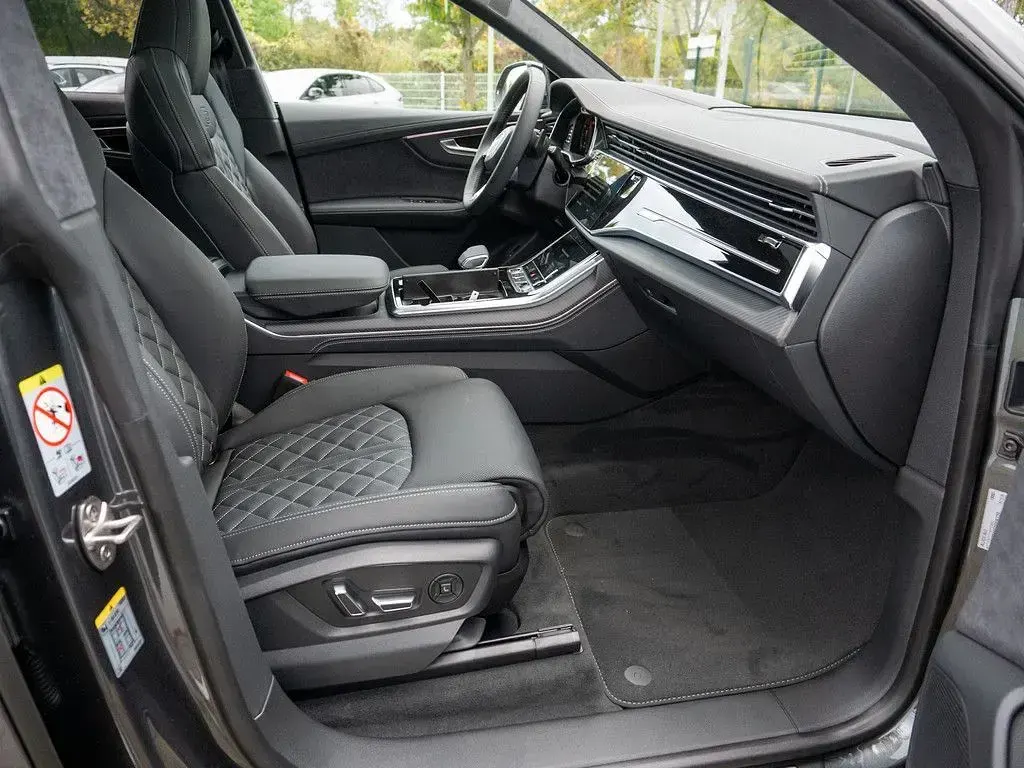 Gebraucht Audi Q8 Business 286 PS (210 kW) 2026 Daytonagrau perleffekt SUV