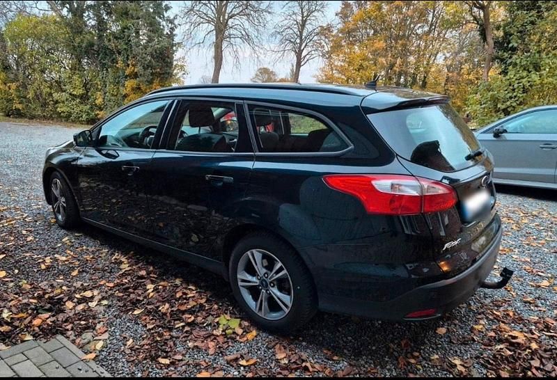 Gebraucht Ford Focus 101 PS (74 kW) 2013 Schwarz Kombi