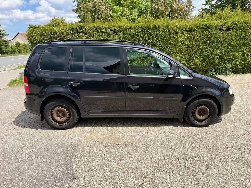 Gebraucht VW Touran Basis 116 PS (85 kW) 2004 Schwarz Van / Kleinbus