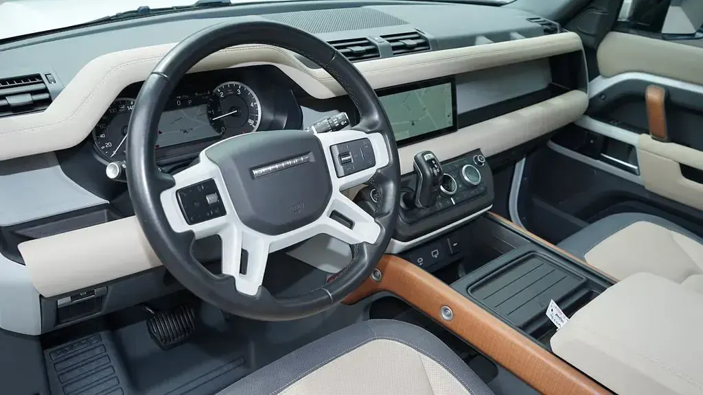 Gebraucht Land Rover Defender SE Dynamic 249 PS (183 kW) 2022 Weiß SUV