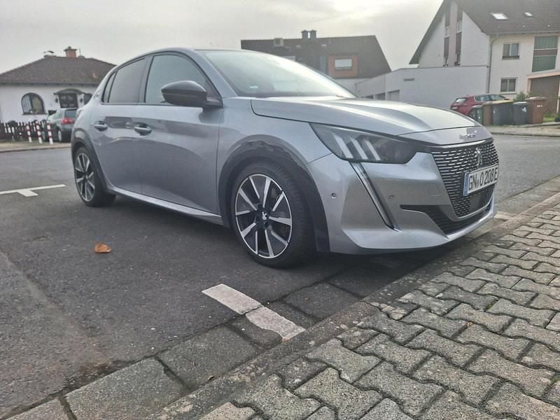 Silber Gebraucht 2021 Peugeot e-208 GT Kleinwagen | 13.600 € (Superpreis) - Bild 1/4