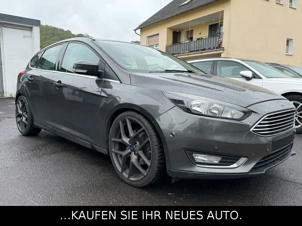 Używany Ford Focus Titanium 150 KM (110 kW) 2015 Szary Sedan/Limuzyna