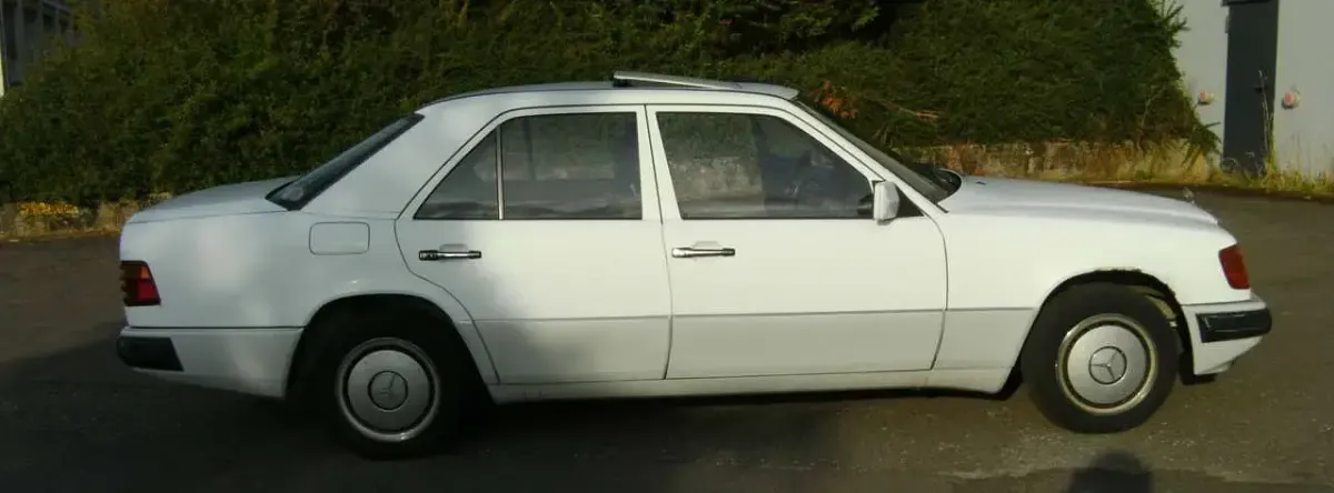 Gebraucht Mercedes E200 75 PS (55 kW) 1992 Weiß Limousine