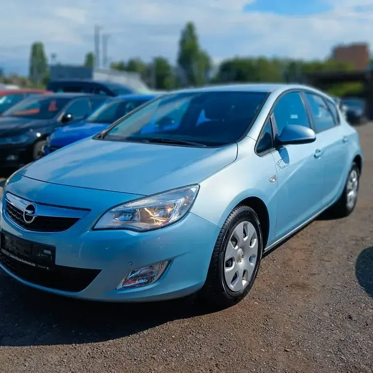 Gebraucht Opel Astra Edition 101 PS (74 kW) 2010 Blau Limousine