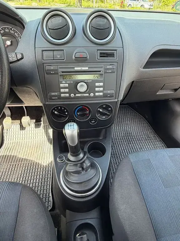 Gebraucht Ford Fiesta 80 PS (58 kW) 2008 Silber Kleinwagen