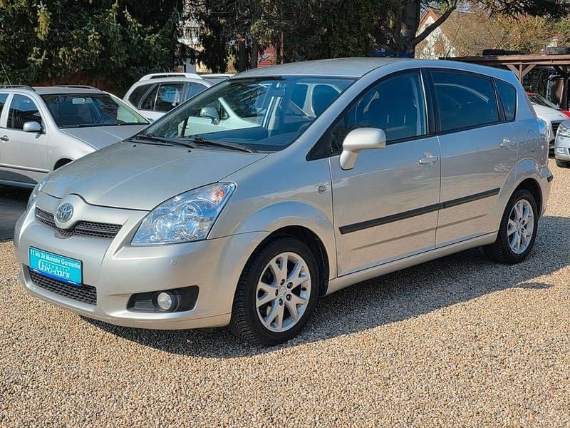 Gebraucht Toyota Corolla Verso 129 PS (94 kW) 2008 Silber Van / Kleinbus