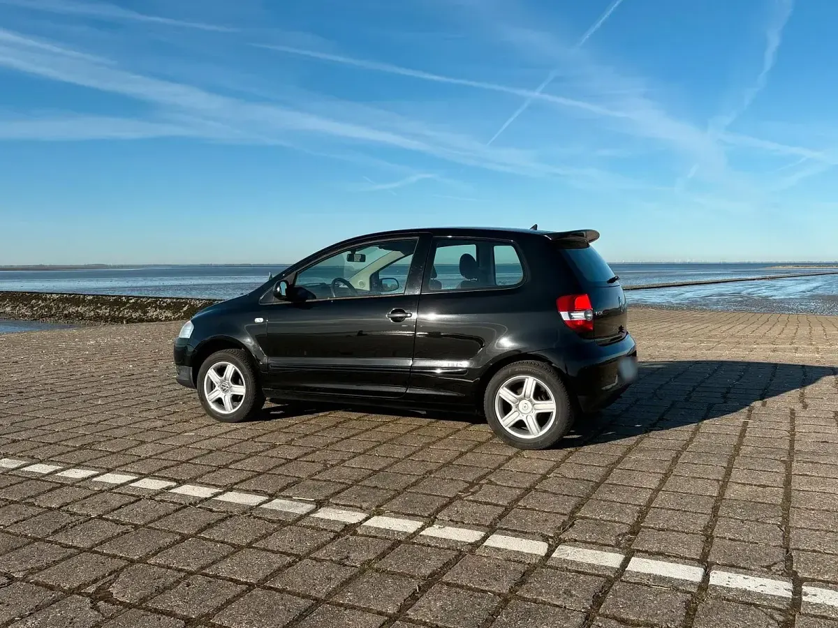 Second-hand VW Fox Style 54 CP (39 kW) 2009 Negru Hatchback