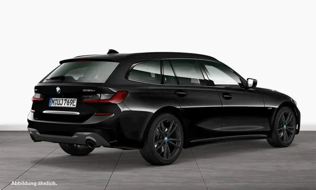 Gebraucht BMW 330e M Sport 292 PS (214 kW) 2022 Saphirschwarz Kombi