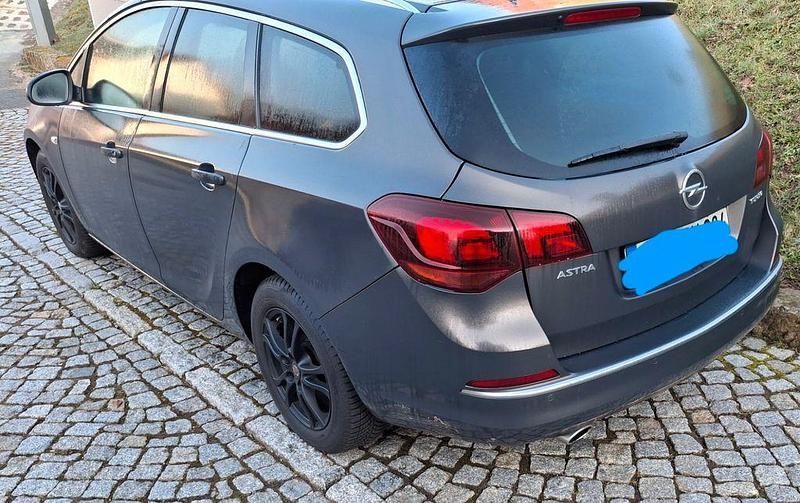 Gebraucht Opel Astra Innovation 140 PS (102 kW) 2016 Grau Kombi