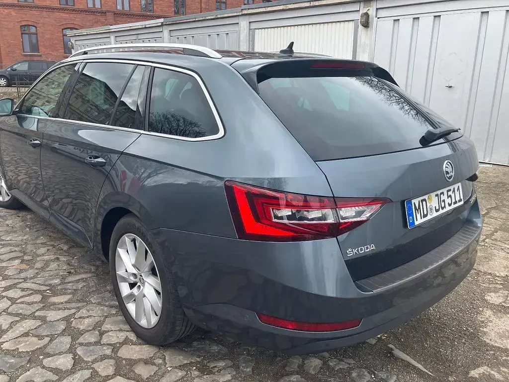 Gebraucht Skoda Superb Style 120 PS (88 kW) 2015 Grau Limousine