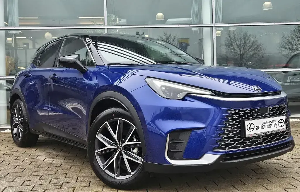 Gebraucht Lexus LBX 136 PS (100 kW) 2025 Nachtblauschwarz metallic SUV