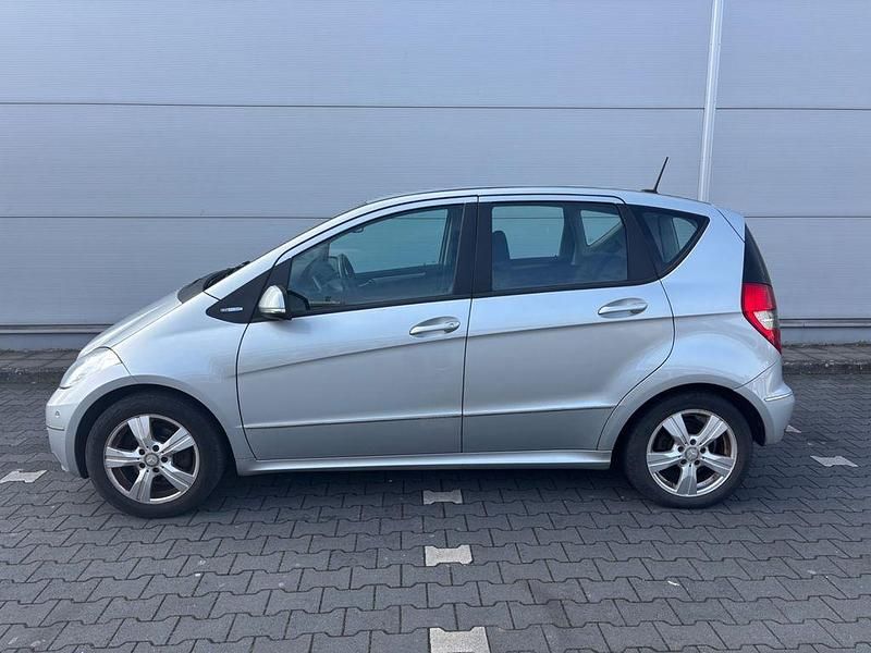 Gebraucht Mercedes A160 Elegance 95 PS (69 kW) 2011 Silber Limousine