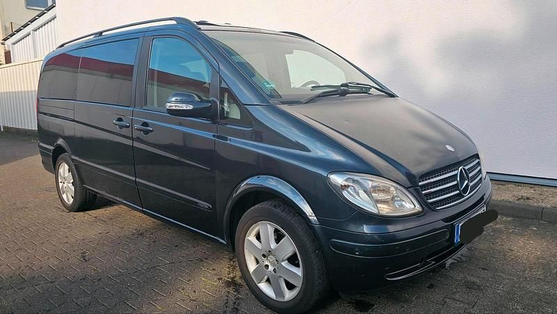 Blau Gebraucht 2004 Mercedes Viano Van / Kleinbus | 4.600 € (Guter Preis) - Bild 1/4