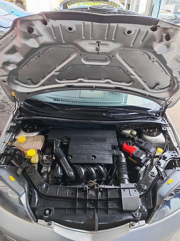 Second-hand Mazda 2 80 CP (58 kW) 2006 Argintiu Hatchback