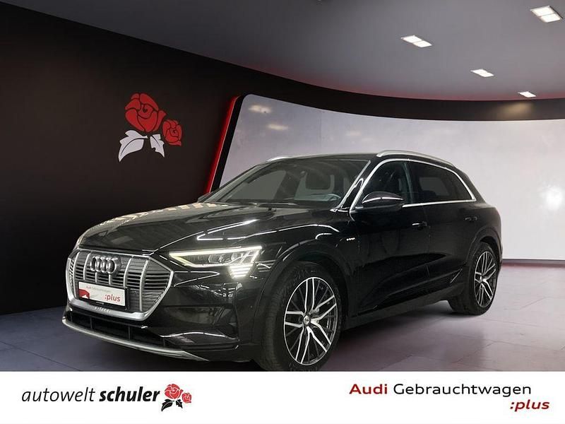Mythosschwarz metallic (metallic) Gebraucht 2019 Audi e-tron Advanced SUV | 28.000 € (Fairer Preis) - Bild 1/4