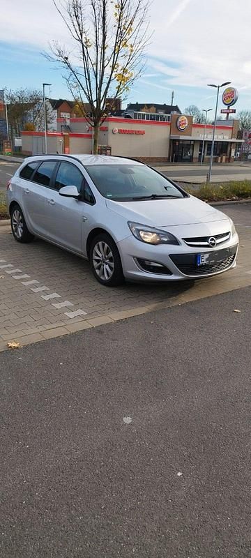 Silber Gebraucht 2013 Opel Astra Kombi | 2.500 € (Fairer Preis) - Bild 1/4