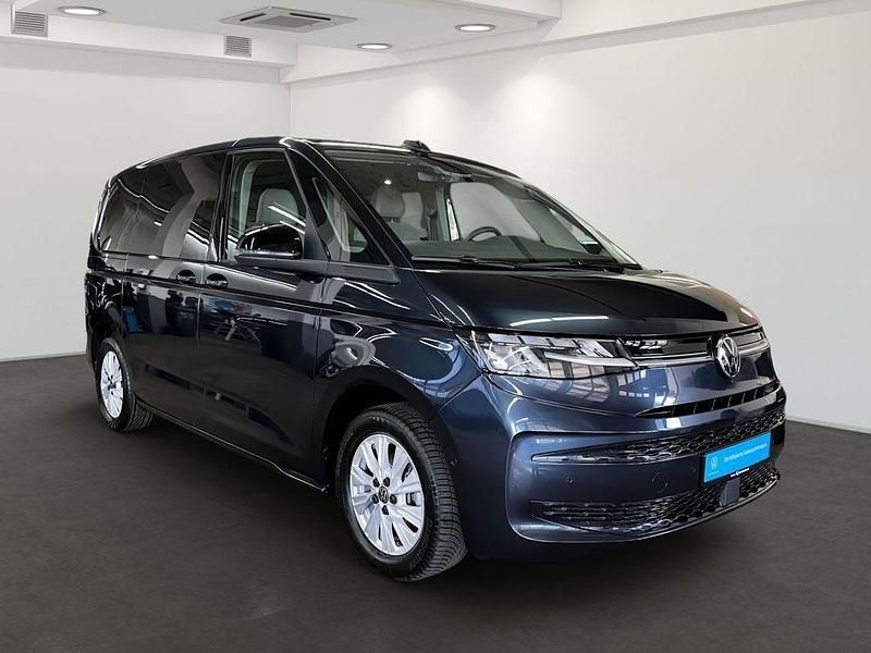 Gebraucht VW Multivan Life 150 PS (110 kW) 2025 (starlight blue metallic) Van