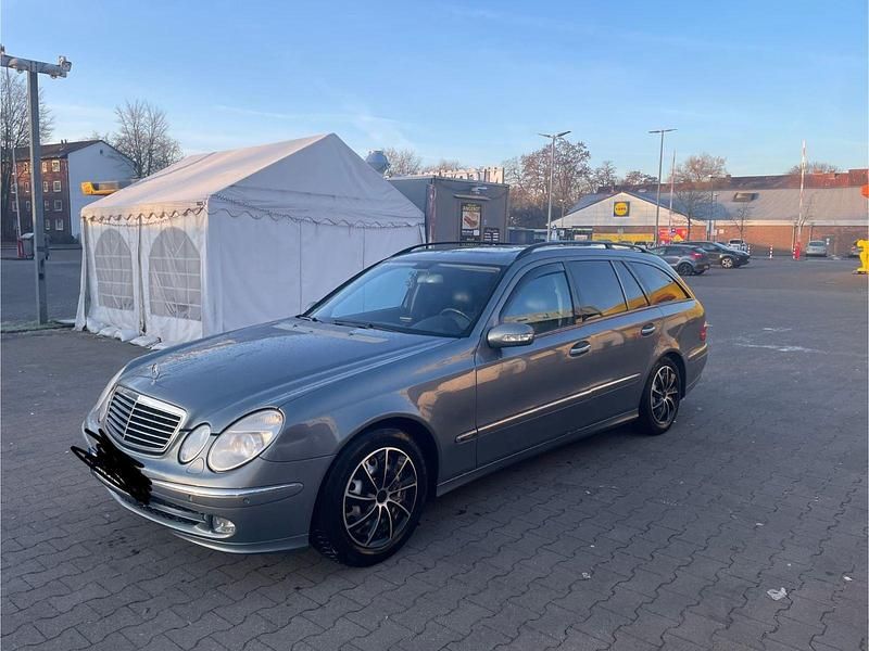 Blau Gebraucht 2005 Mercedes E320 Avantgarde Kombi | 3.500 € (Fairer Preis) - Bild 1/4