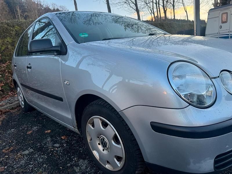 Silber Gebraucht 2003 VW Polo Comfortline Kleinwagen | 1.499 € (Guter Preis) - Bild 1/4