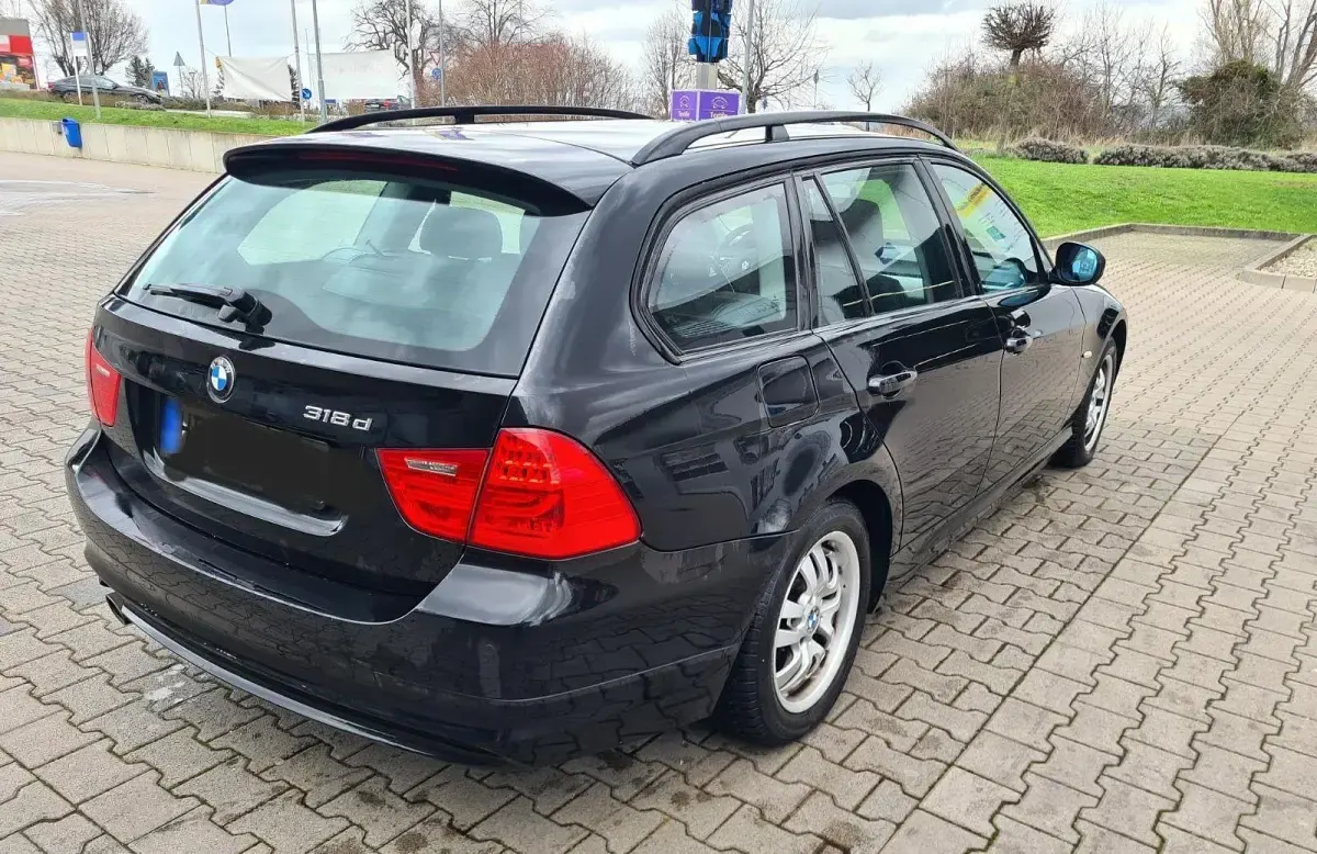 Gebraucht BMW 318 143 PS (105 kW) 2008 Schwarz Kombi