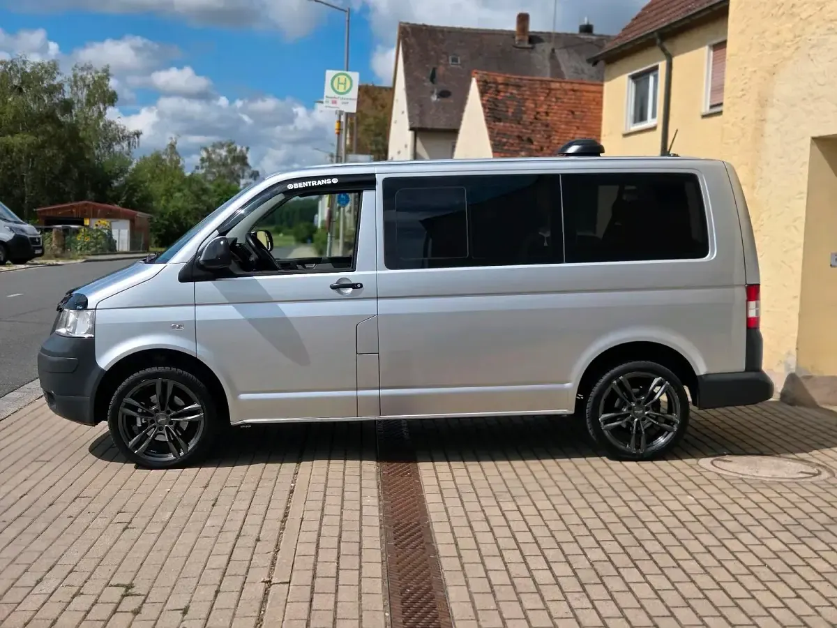 Gebraucht VW Caravelle 131 PS (96 kW) 2009 Silber Van