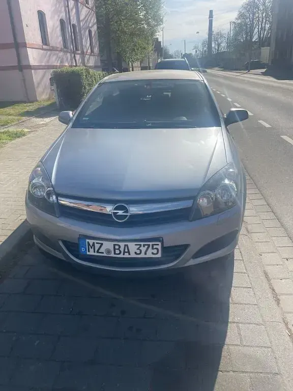 Gebraucht Opel Astra GTC Sport 105 PS (77 kW) 2005 Grau Limousine