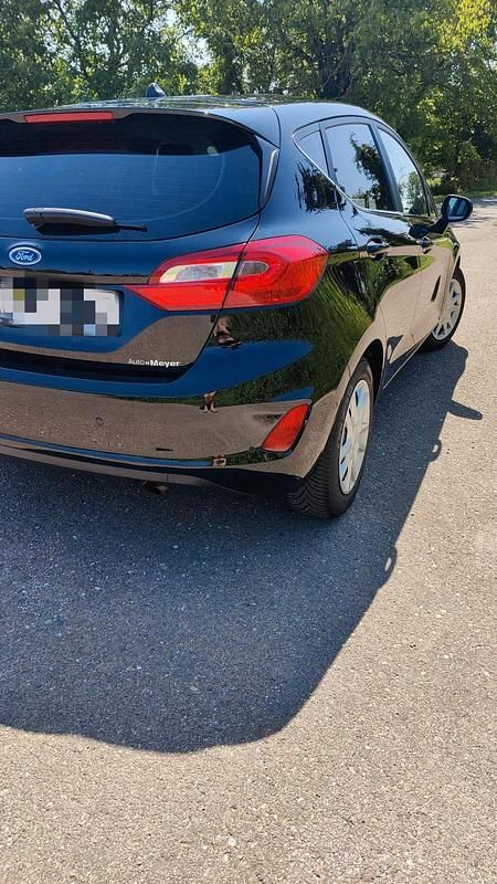 Gebraucht Ford Fiesta 101 PS (74 kW) 2018 Schwarz Kleinwagen