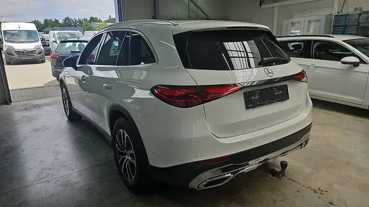 Gebraucht Mercedes GLC220 197 PS (144 kW) 2024 Weiß SUV