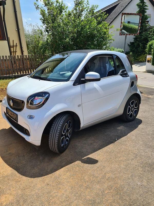Weiß Gebraucht 2018 Smart ForTwo Coupé Coupé | 9.600 € (Guter Preis) - Bild 1/4
