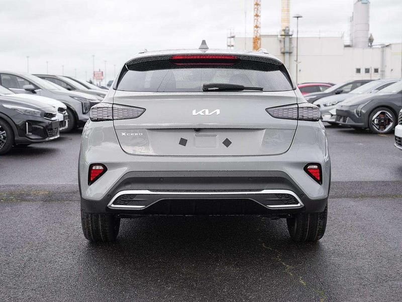 Neu Kia XCeed 150 PS (110 kW) 2026 Wolfgrau metallic SUV