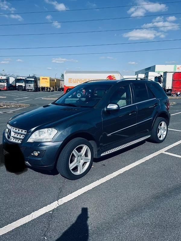 Gebraucht Mercedes ML350 231 PS (169 kW) 2010 Grau SUV