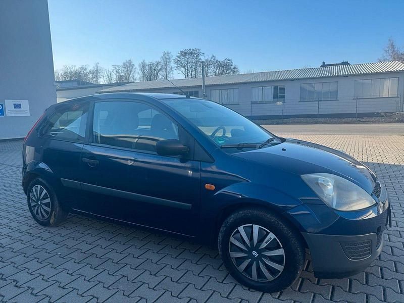 Gebraucht Ford Fiesta Ambiente 60 PS (44 kW) 2006 Blau Kleinwagen