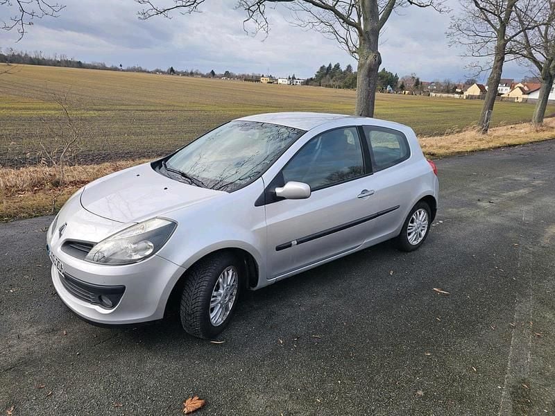 Gebraucht Renault Clio III 88 PS (64 kW) 2006 Silber Kleinwagen