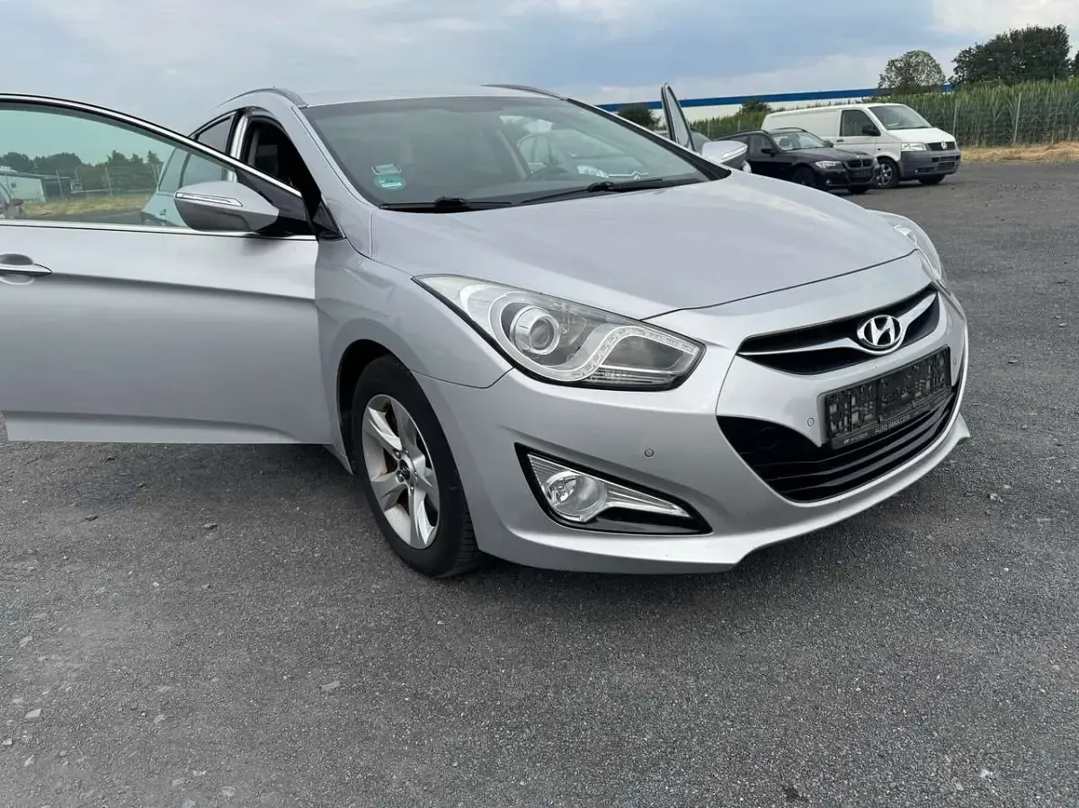 Gebraucht Hyundai i40 110 PS (80 kW) 2011 Silber Kombi