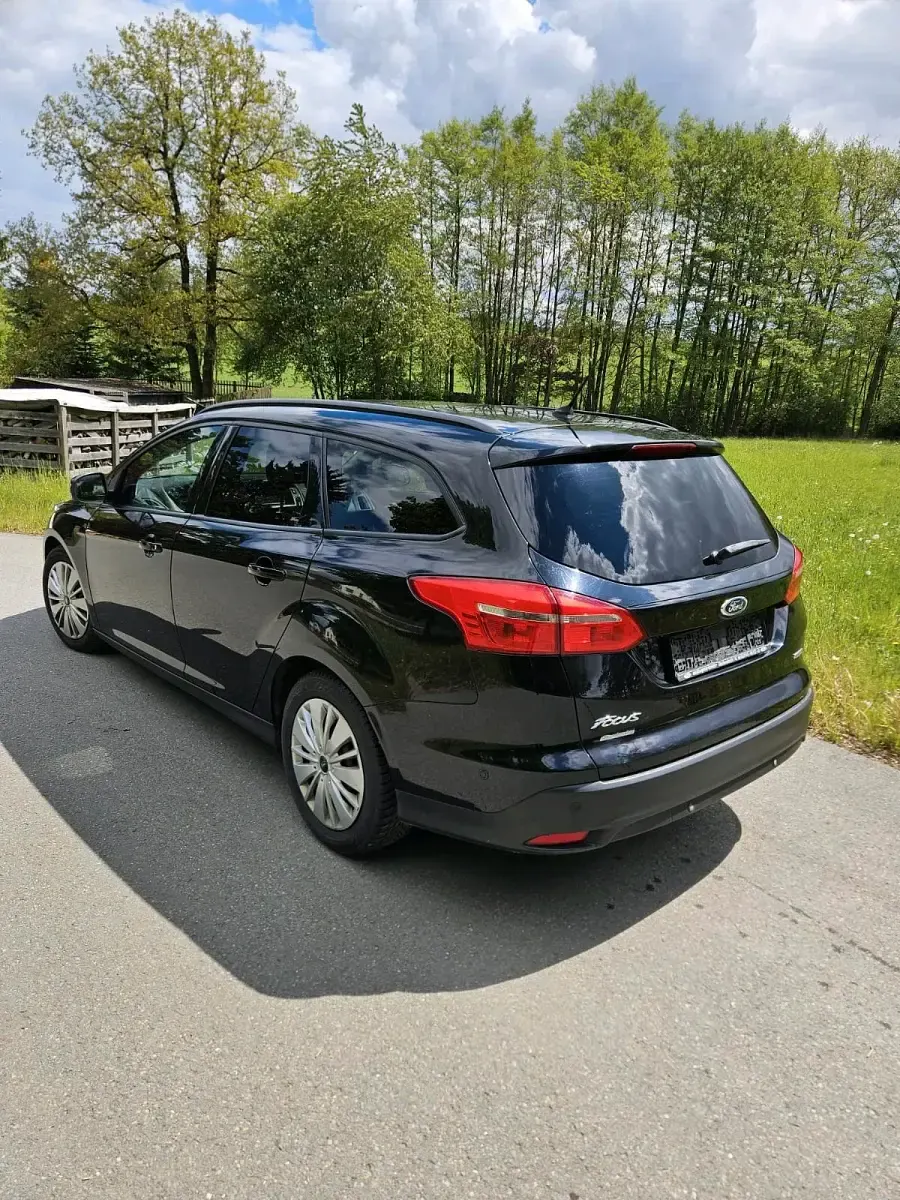 Usado Ford Focus 125 CV (91 kW) 2015 Negro Familiar