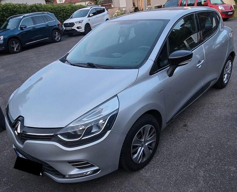 Silber Gebraucht 2018 Renault Clio IV LIMITED Kleinwagen | 11.999 € (Teuer) - Bild 1/4