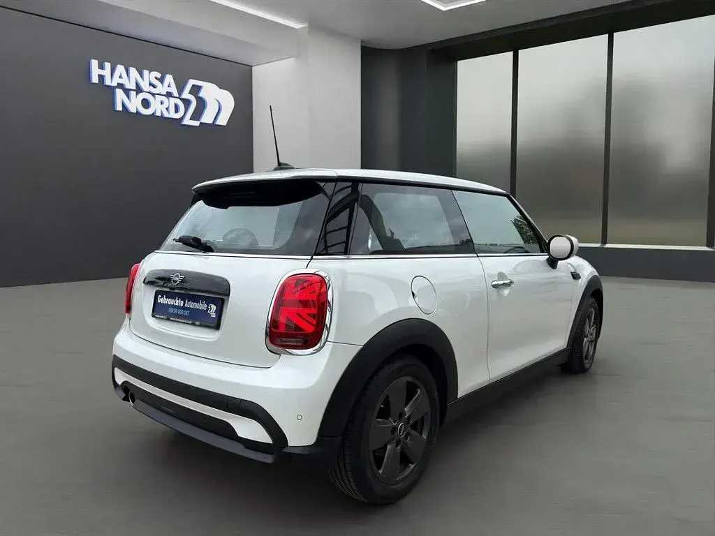 Gebraucht Mini Cooper Classic 136 PS (100 kW) 2023 Weiss / nanuq white Kleinwagen