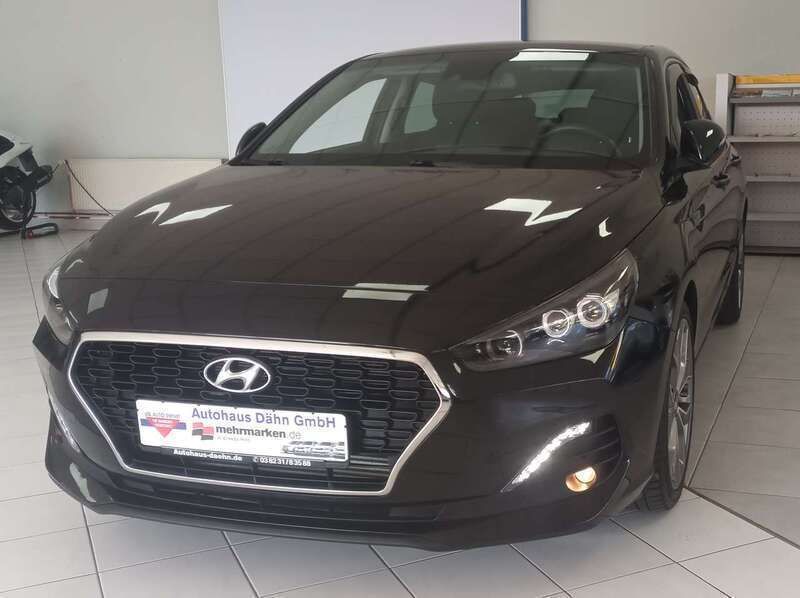 Phantom black Gebraucht 2018 Hyundai i30 Style Limousine | 15.490 € (Fairer Preis) - Bild 1/4